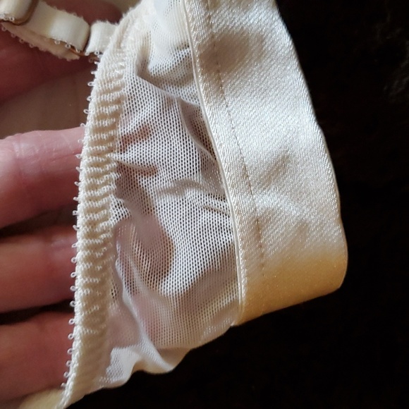 ✅ $10 ADD-ON ✅ Brand New Gossard Bra 34B Ivory Includes Pads Push ✅ $10 ADD-ON ✅ - Picture 6 of 10